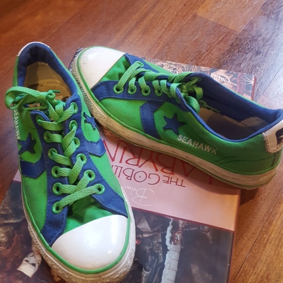 Converse Shoes - RARE Official seahawks converse